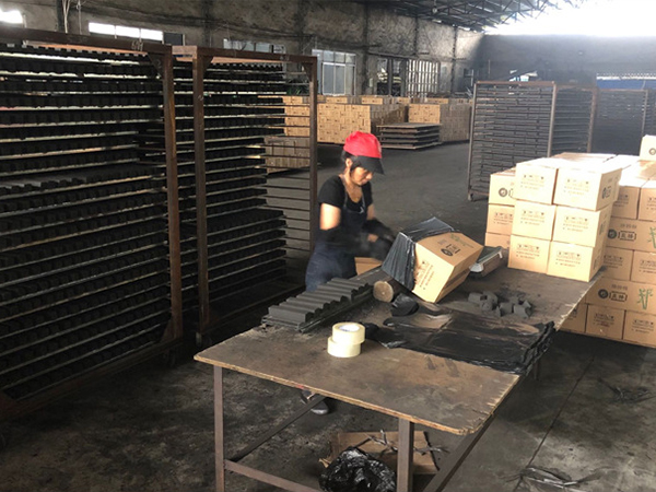 廣西竹炭制棒機(jī)現(xiàn)場(chǎng)